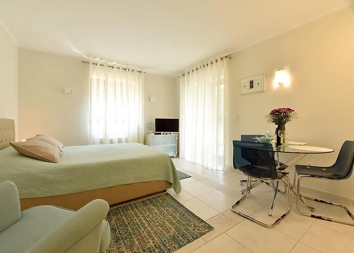 Apartment Maniva