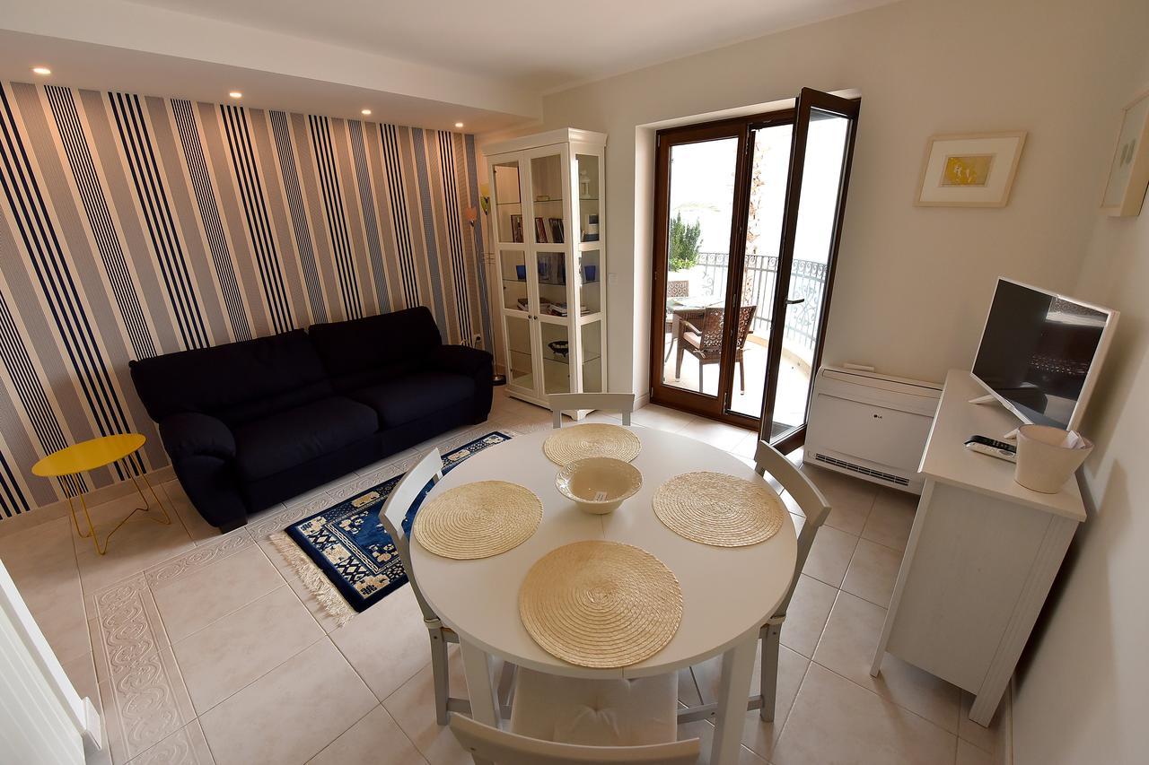 Apartment Maniva
